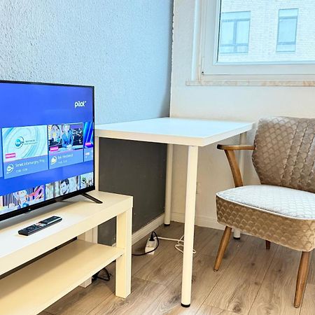 Apartments Im Herzen Von Neumuenster Innenstadt & Hbf Fusslaeufig, Mit Privatparkplatz エクステリア 写真